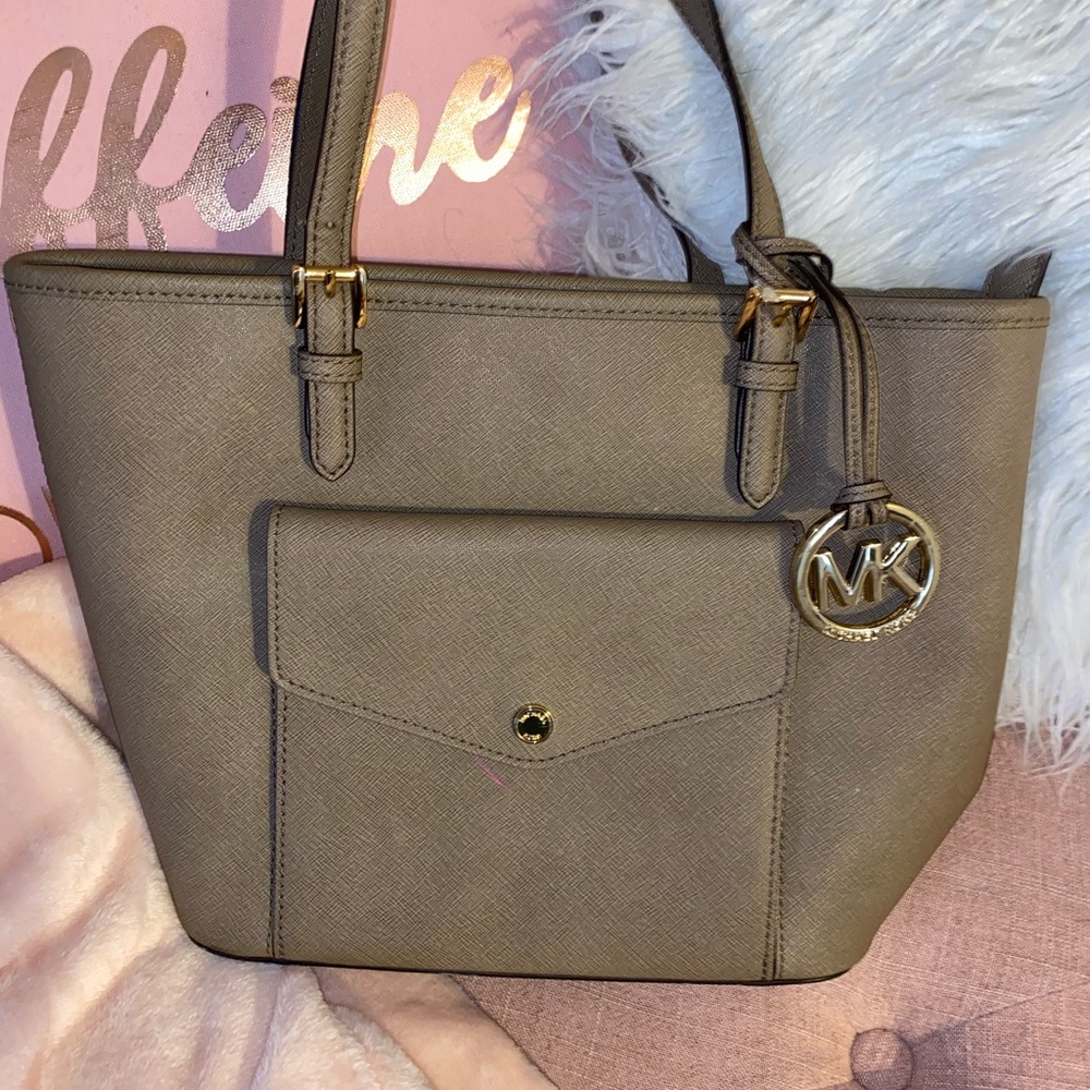 Micheal Kors purse